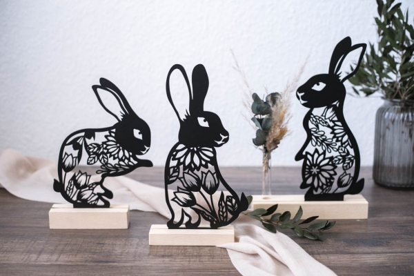 Aufsteller Osterhase mit Holzsockel